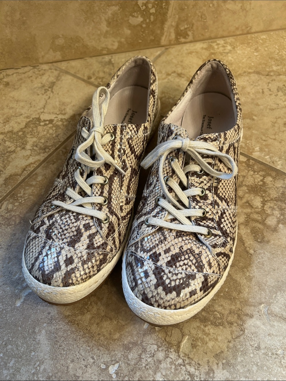 Josef Seibel Cream Leather Snake Print Sneakers Sz 40 - Picture 2 of 6